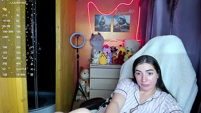 Fiery Brunette  online show from 10-07-25, 03:31