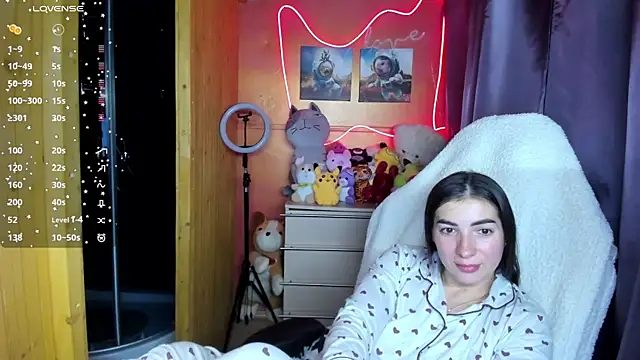 Fiery Brunette  online show from 10-10-25, 05:50