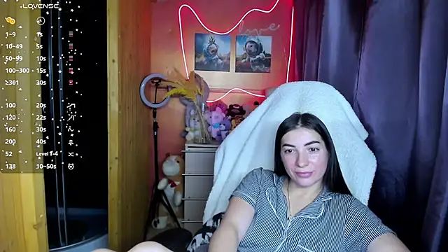 Fiery Brunette  online show from 11-19-25, 06:30