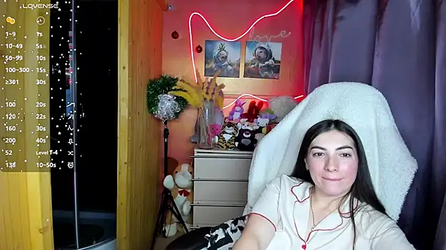 Fiery Brunette  online show from 01-06-26, 08:51