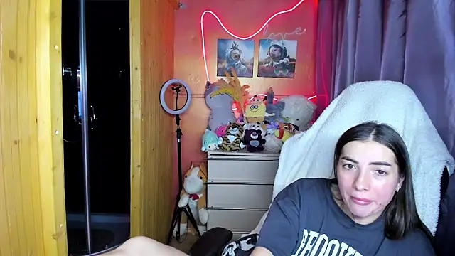 Fiery Brunette  online show from 03-26-26, 08:42