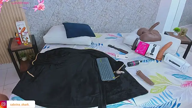 Snapshot of sabrina_shark_ chatting on 11-24-25, 02:33 sabrina shark online show from 11-24-25, 02:33