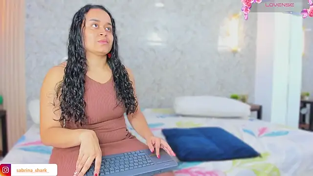 Snapshot of sabrina_shark_ chatting on 12-03-25, 03:03 sabrina shark online show from 12-03-25, 03:03