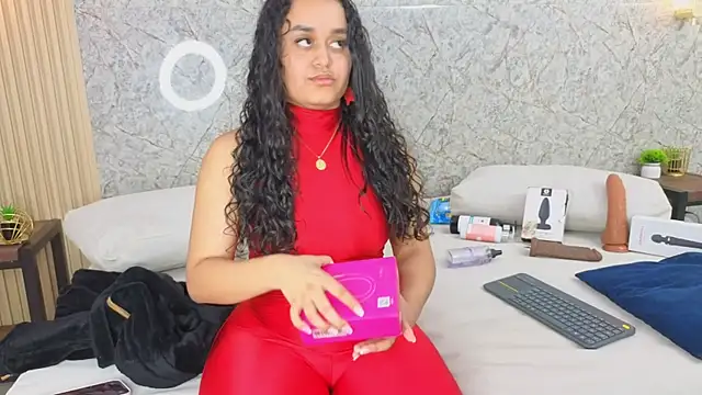 Snapshot of sabrina_shark_ chatting on 01-12-26, 02:28 sabrina shark online show from 01-12-26, 02:28