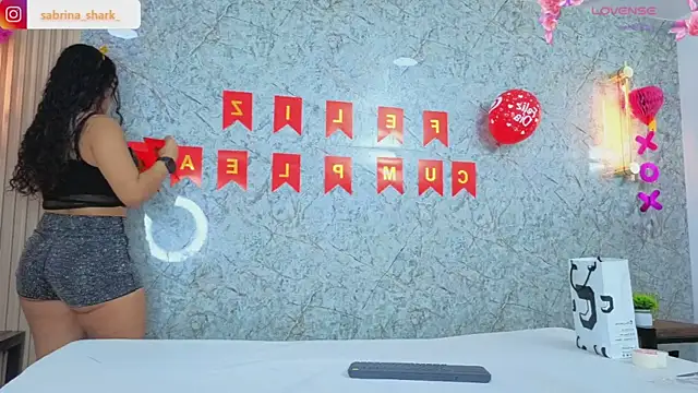 Snapshot of sabrina_shark_ chatting on 02-05-26, 01:32 sabrina shark online show from 02-05-26, 01:32