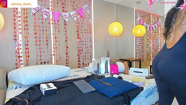 Snapshot of sabrina_shark_ chatting on 02-07-26, 02:04 sabrina shark online show from 02-07-26, 02:04