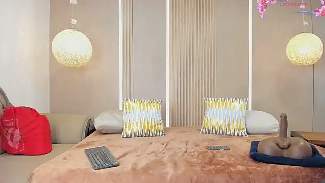 Snapshot of sabrina_shark_ chatting on 02-25-26, 01:37 sabrina shark online show from 02-25-26, 01:37