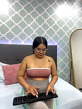 ayla13  online show from 09-08-25, 07:02