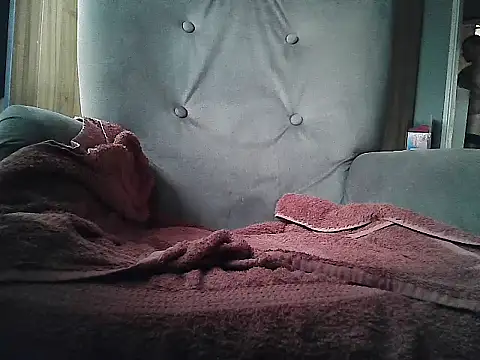 Snapshot of SharpCouple98 chatting on 10-25-25, 05:59 SharpCouple98 online show from 10-25-25, 05:59