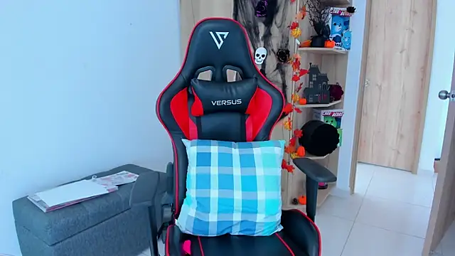  amanda seyfried19 online show from 10-23-25, 05:01