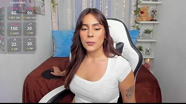 HazzelGray online show from 02-14-25, 04:41