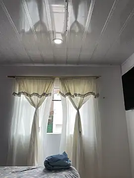 hannahb-e online show from 11-05-25, 05:13