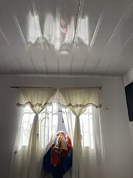 hannahb-e online show from 12-17-25, 02:01