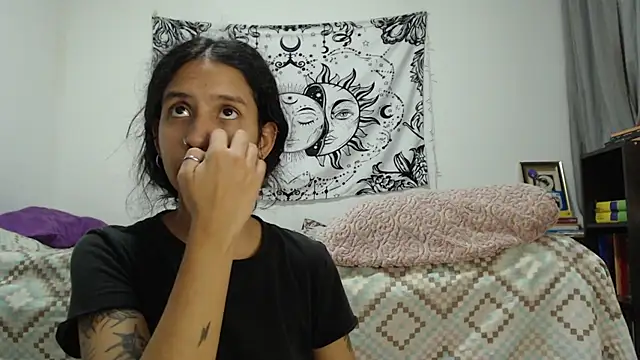 Snapshot of AlinaWoolf_ chatting on 12-27-24, 02:47 AlinaWoolf online show from 12-27-24, 02:47