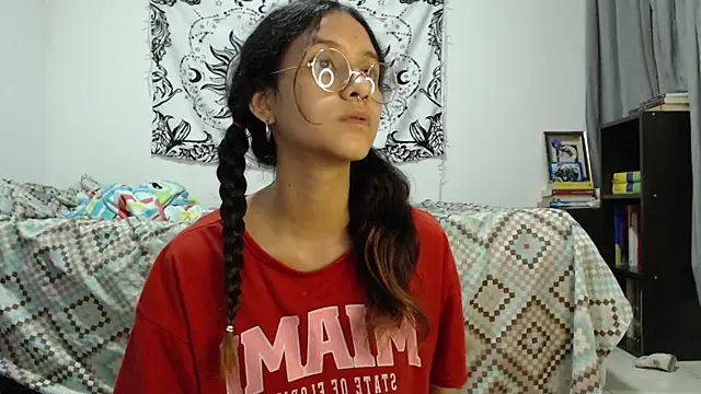 Snapshot of AlinaWoolf_ chatting on 02-25-25, 05:19 AlinaWoolf online show from 02-25-25, 05:19