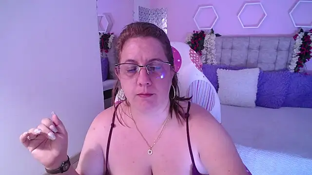 Snapshot of katie_joness_ chatting on 01-05-25, 03:45 katie joness  online show from 01-05-25, 03:45