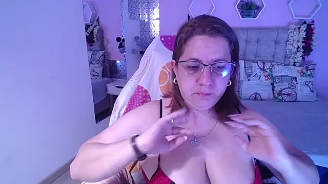 Snapshot of katie_joness_ chatting on 01-11-25, 12:29 katie joness  online show from 01-11-25, 12:29