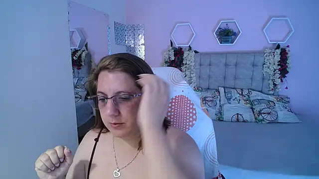 Snapshot of katie_joness_ chatting on 01-12-25, 03:46 katie joness  online show from 01-12-25, 03:46