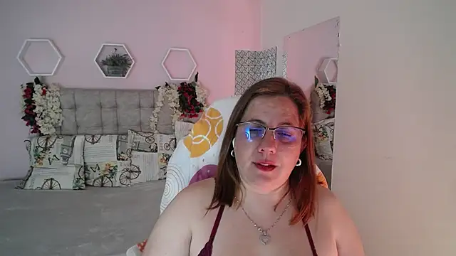 Snapshot of katie_joness_ chatting on 01-19-25, 04:04 katie joness  online show from 01-19-25, 04:04