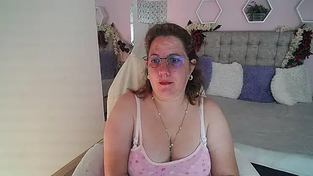 Snapshot of katie_joness_ chatting on 02-07-25, 12:39 katie joness  online show from 02-07-25, 12:39