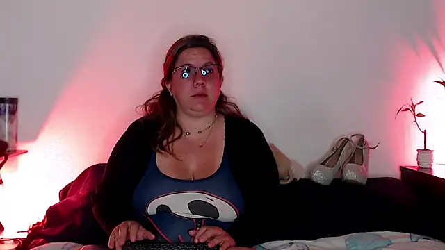 Snapshot of katie_joness_ chatting on 10-10-25, 09:30 katie joness  online show from 10-10-25, 09:30