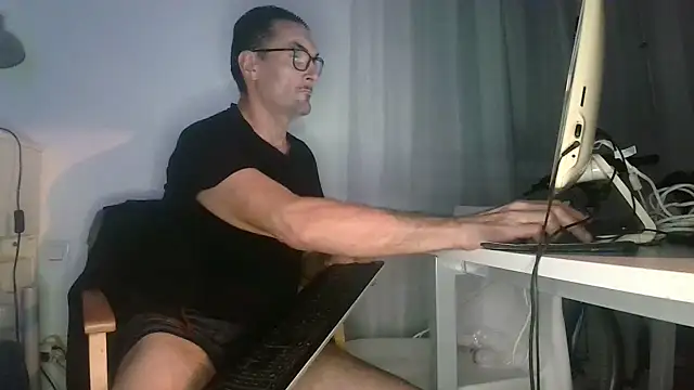 Snapshot of francky-libertin chatting on 01-18-25, 12:57 francky-libertin online show from 01-18-25, 12:57