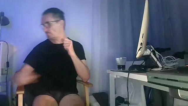 Snapshot of francky-libertin chatting on 01-18-25, 05:04 francky-libertin online show from 01-18-25, 05:04