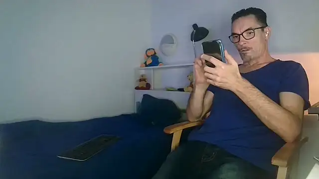 Snapshot of francky-libertin chatting on 01-22-25, 08:17 francky-libertin online show from 01-22-25, 08:17