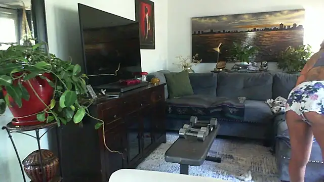 Snapshot of CeceilaMoon chatting on 10-14-25, 03:02 CeceilaMoon online show from 10-14-25, 03:02