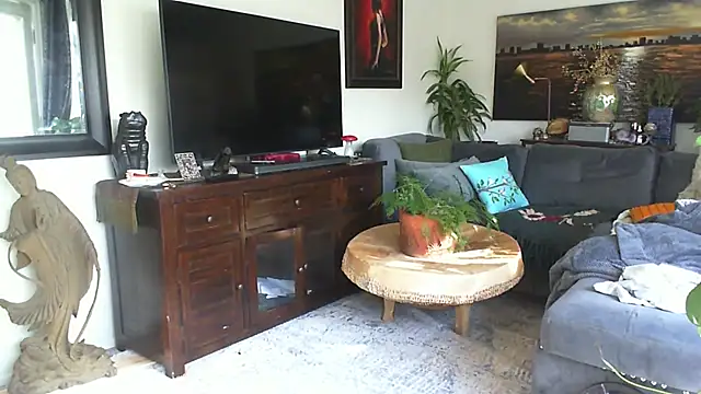 Snapshot of CeceilaMoon chatting on 11-17-25, 07:52 CeceilaMoon online show from 11-17-25, 07:52