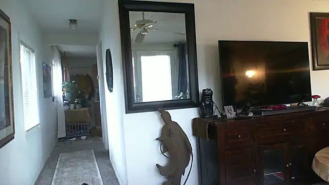 Snapshot of CeceilaMoon chatting on 11-19-25, 02:28 CeceilaMoon online show from 11-19-25, 02:28