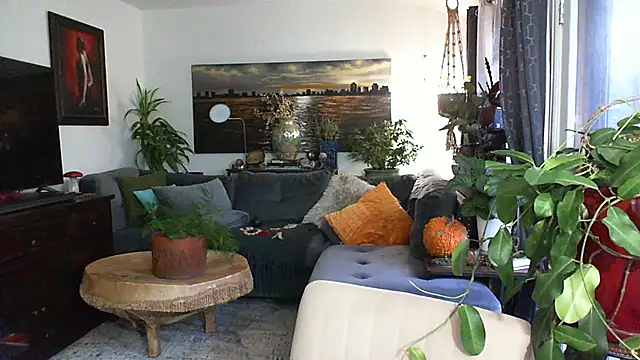 Snapshot of CeceilaMoon chatting on 11-21-25, 01:54 CeceilaMoon online show from 11-21-25, 01:54