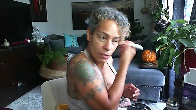 Snapshot of CeceilaMoon chatting on 11-23-25, 02:39 CeceilaMoon online show from 11-23-25, 02:39