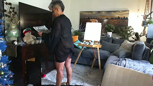 Snapshot of CeceilaMoon chatting on 12-15-25, 03:16 CeceilaMoon online show from 12-15-25, 03:16