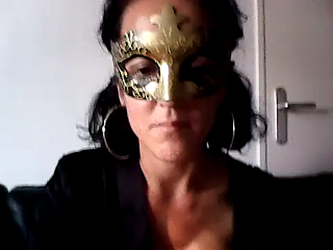 Snapshot of Masquegirlmysterious chatting on 10-02-25, 12:23 Masquegirlmysterious online show from 10-02-25, 12:23