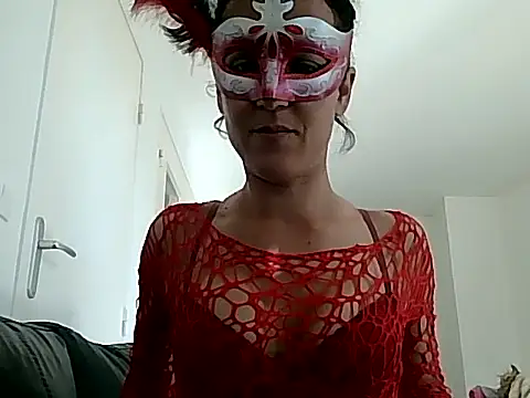 Snapshot of Masquegirlmysterious chatting on 10-13-25, 11:54 Masquegirlmysterious online show from 10-13-25, 11:54