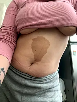 Snapshot of Angel__lika chatting on 10-31-25, 06:47 Angel lika online show from 10-31-25, 06:47