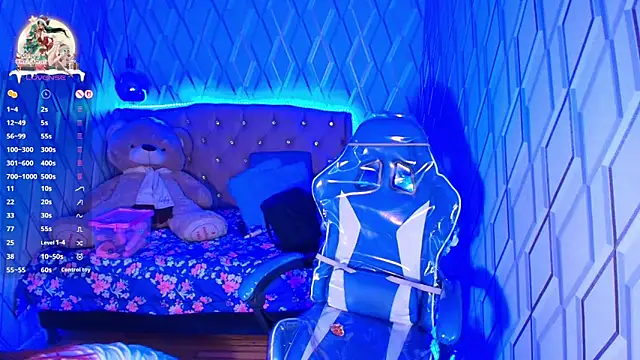 NicolleTaylor online show from 11-18-25, 04:50