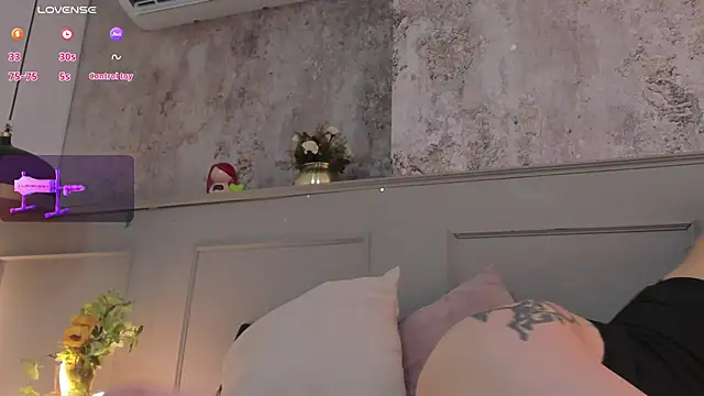 Snapshot of Tifany_wow chatting on 03-07-25, 08:44 Tifany wow online show from 03-07-25, 08:44