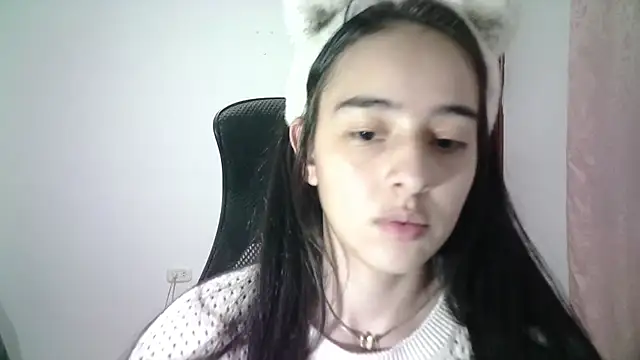 Snapshot of aineangeel chatting on 03-13-25, 04:05 aineangeel online show from 03-13-25, 04:05