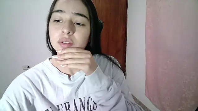 Snapshot of aineangeel chatting on 09-29-25, 01:11 aineangeel online show from 09-29-25, 01:11