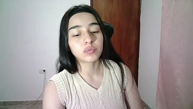 Snapshot of aineangeel chatting on 10-11-25, 12:43 aineangeel online show from 10-11-25, 12:43