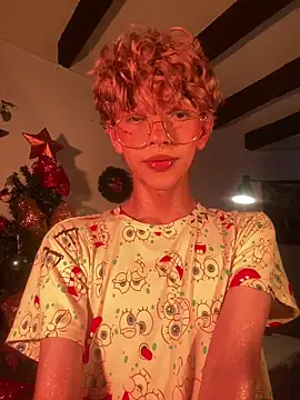 Snapshot of lyamthommpson chatting on 12-15-25, 07:40 lyamthommpson online show from 12-15-25, 07:40