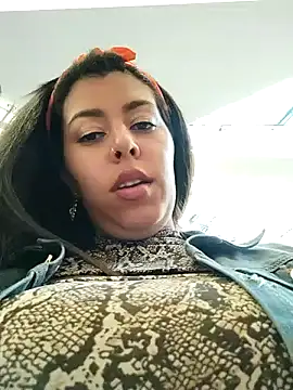 Snapshot of Emily_Wane chatting on 12-08-24, 07:43 Emily Wane online show from 12-08-24, 07:43