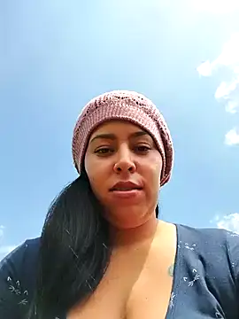 Snapshot of Emily_Wane chatting on 01-14-25, 04:29 Emily Wane online show from 01-14-25, 04:29