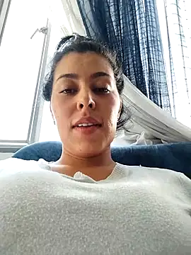 Snapshot of Emily_Wane chatting on 03-18-25, 09:53 Emily Wane online show from 03-18-25, 09:53