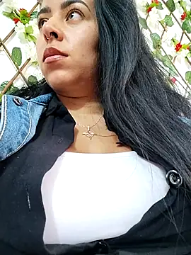 Snapshot of Emily_Wane chatting on 09-10-25, 03:56 Emily Wane online show from 09-10-25, 03:56