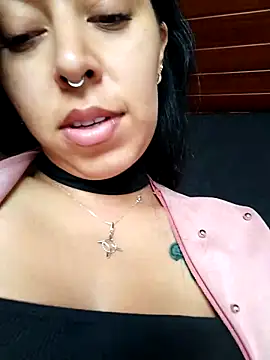 Snapshot of Emily_Wane chatting on 09-17-25, 04:52 Emily Wane online show from 09-17-25, 04:52