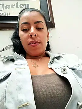 Snapshot of Emily_Wane chatting on 09-24-25, 06:00 Emily Wane online show from 09-24-25, 06:00