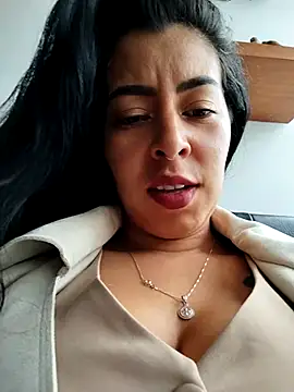 Snapshot of Emily_Wane chatting on 10-18-25, 04:41 Emily Wane online show from 10-18-25, 04:41